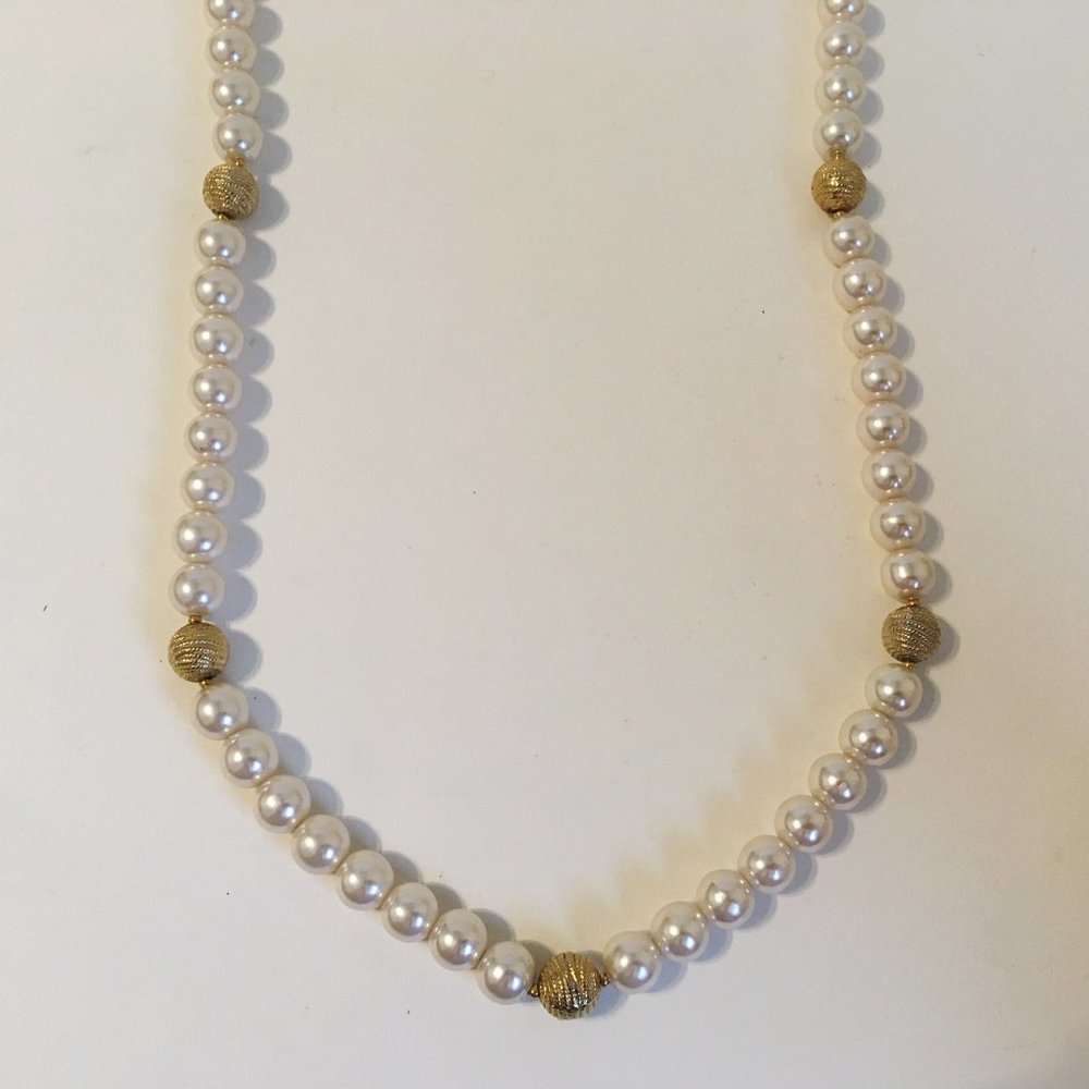 White Faux Pearl Necklace Gold Tone Rope Beads